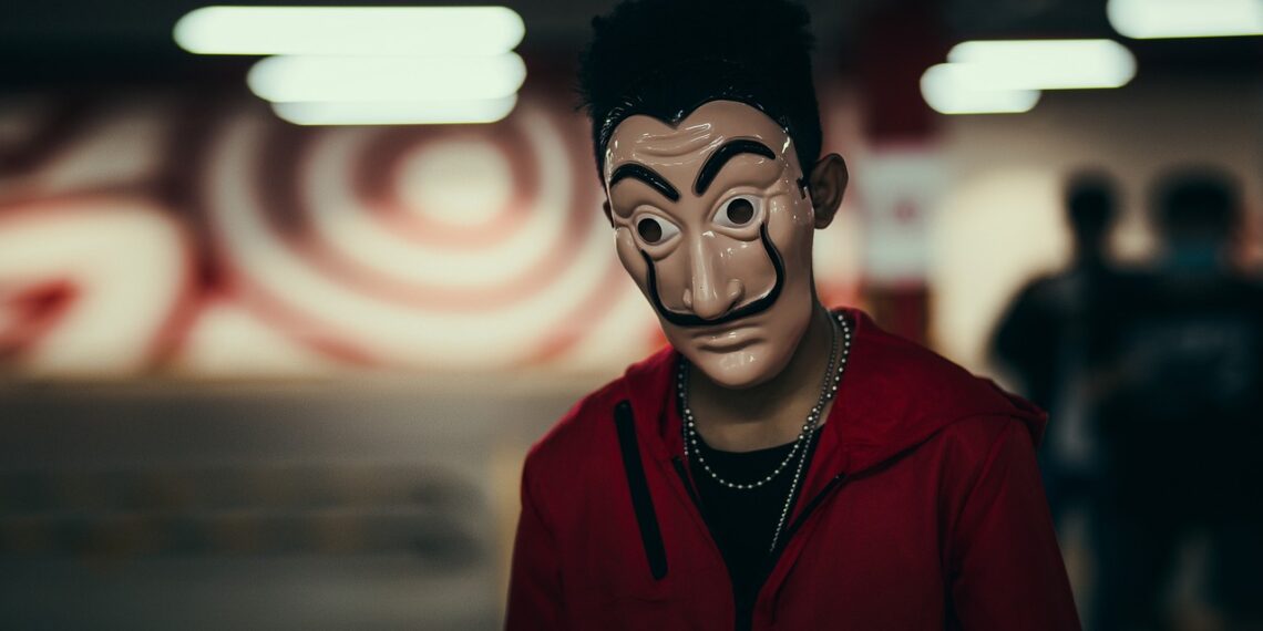 Masked Men Steal ₹1.25 Crore Worth of Gold and Silver