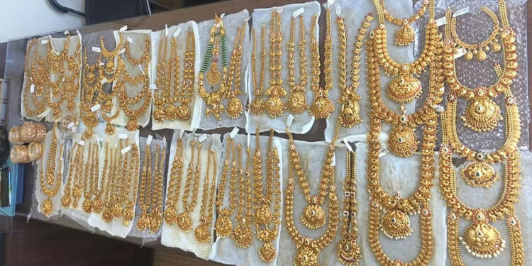 Businessman Robbed of 4 Kg of Gold Jewellery