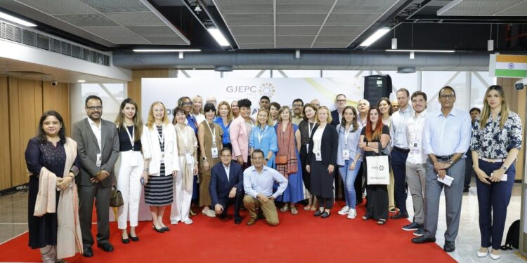 Global Buyers Explore India's Diamond Jewellery