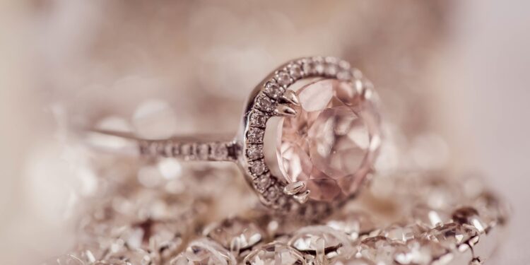 Khimji Jewellers unveils its festive campaign "Raunak Hai Tumse