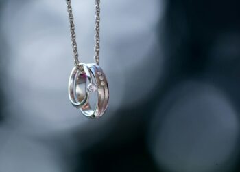 silver-colored ring pendant